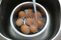 “吃不起”茶叶蛋-没关系，那就香菇卤蛋的做法步骤2