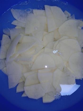土豆片炒肉的做法步骤3