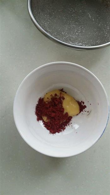 草莓彩绘蛋糕卷的做法步骤7