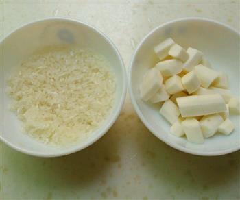 山药薏米芡实粥的做法图解2