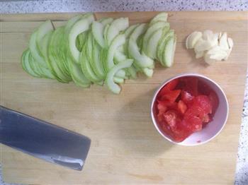 西红柿炒西葫芦的做法步骤1