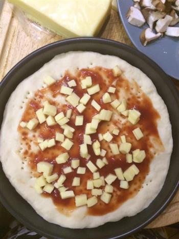 鸡肉蘑菇彩椒披萨的做法图解7