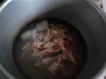 黄豆鸡爪猪骨头汤的做法图解3