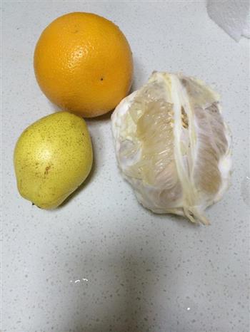 橙子香梨柚子汁的做法图解1