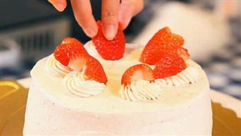 草莓奶油生日蛋糕的做法步骤19