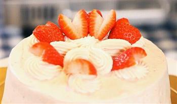 草莓奶油生日蛋糕的做法图解21