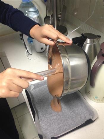 海绵巧克力蛋糕卷的做法步骤9