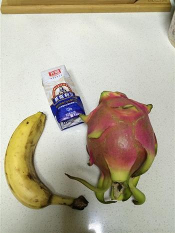 火龙果香蕉奶昔的做法图解1