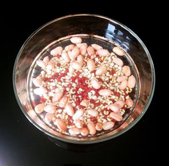薏米红豆花生瘦身养颜粥的做法步骤2