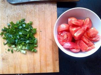 西红柿菠菜面的做法步骤2