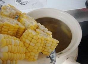 虫草花玉米排骨汤的做法步骤6