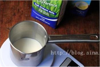 牛奶芒果果粒布丁的做法步骤3
