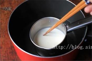 牛奶芒果果粒布丁的做法步骤5