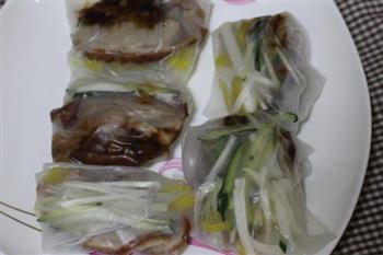 越南春卷卷烤鸭的做法步骤4