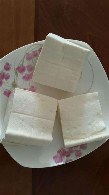 龙川龙母牛屎塘客家酿豆腐的做法步骤1
