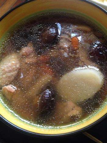 山药红枣香菇鸡汤的做法步骤1