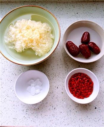 银耳枸杞红枣羹-豆浆机版的做法图解1
