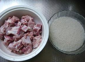 荷叶糯米蒸排骨的做法步骤1