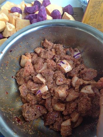 紫薯粉蒸肉的做法图解2