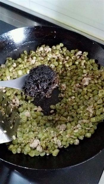 榄菜肉末四季豆的做法步骤4