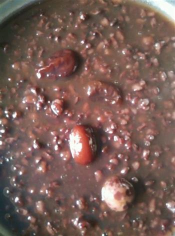 红枣黑米粥的做法图解3