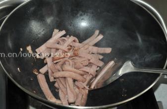 火腿蔬菜热汤面的做法步骤2