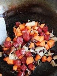 腊肉香菇焖饭的做法图解5