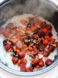 腊肉香菇焖饭的做法步骤8
