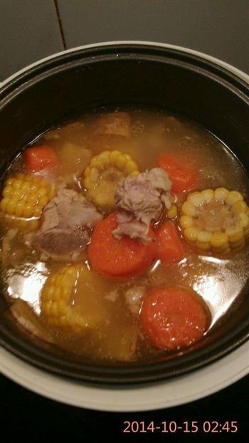 玉米胡罗卜排骨汤的做法步骤1
