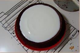 香醇黑巧克力蛋糕的做法步骤4
