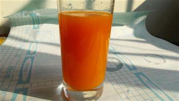 胡萝卜苹果汁的做法步骤3