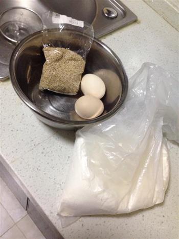 低脂小零食香脆芝麻蛋卷卷卷的做法步骤1
