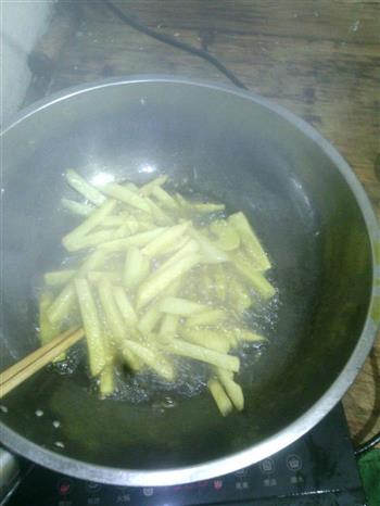 炸土豆的做法步骤2