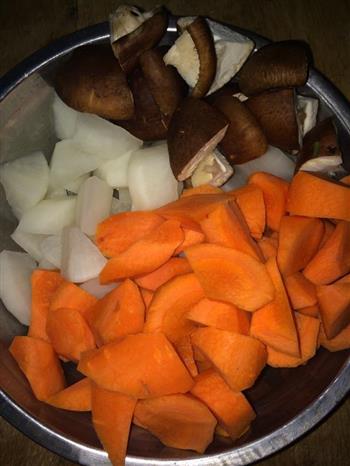 山药萝卜排骨汤的做法步骤3