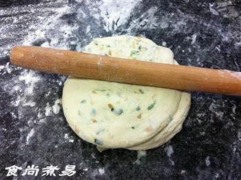 椒盐榨菜葱油饼的做法步骤9