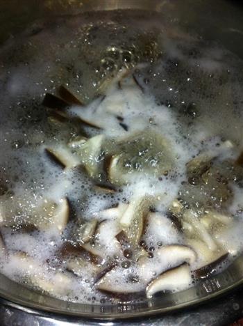 百合菌菇汤的做法步骤6