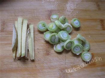 杏鲍菇木耳炒豌豆的做法图解5