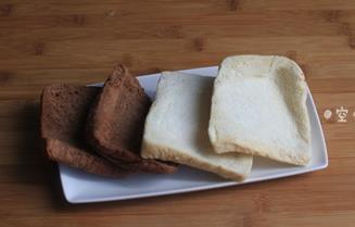 核桃面包布丁的做法步骤1