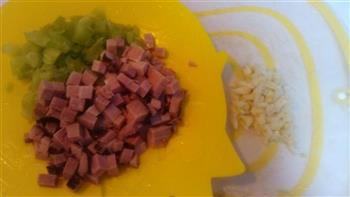 大蒜酱油炒饭-菜谱的做法步骤3