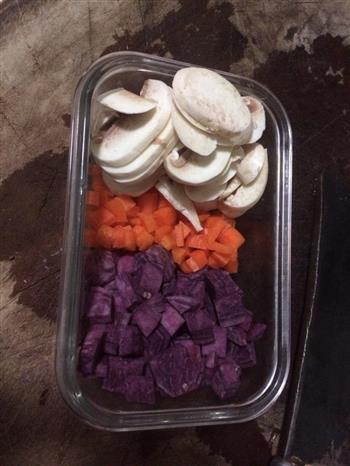 虾仁紫薯包心咖喱鱼丸的做法步骤2