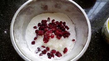 蔓越莓麦芬蛋糕的做法步骤2