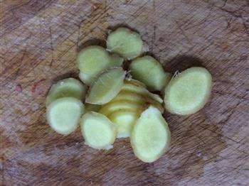 石斛玉米脊骨汤的做法步骤2