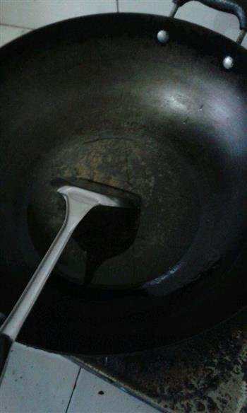 尖椒蒜苗回锅肉的做法步骤2