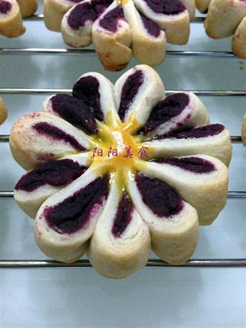 幸福像花儿一样-紫薯菊花酥的做法图解9