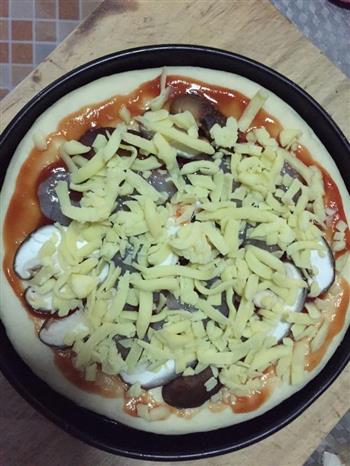 鲜虾蘑菇披萨的做法步骤5