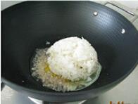 樱花虾炒饭的做法步骤5