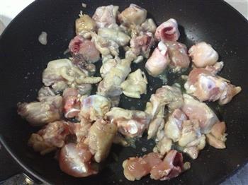 香菇板栗焖鸡的做法步骤2