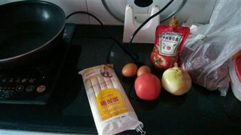 番茄鸡蛋面-简易营养早餐的做法步骤1