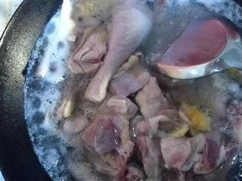 灵芝石斛西洋参鸡汤-滋阴清热，益胃生津的做法步骤3