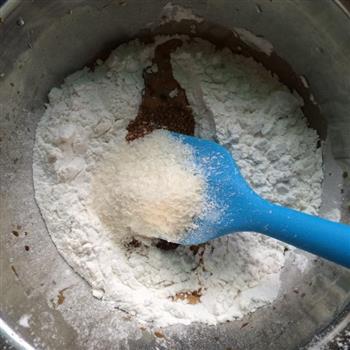 椰香提子红糖发糕的做法步骤2